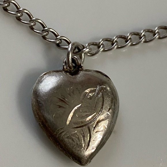 Vintage Sterling 5 Puffy Hearts Bracelet - Picture 7 of 11
